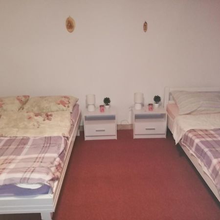 Studio Apartman Small Lili Popovaca ภายนอก รูปภาพ